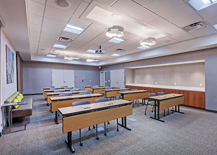 Hotel Springhill By Marriott At Hills Tulsa