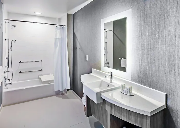 Hotel Springhill By Marriott At Hills 3*
